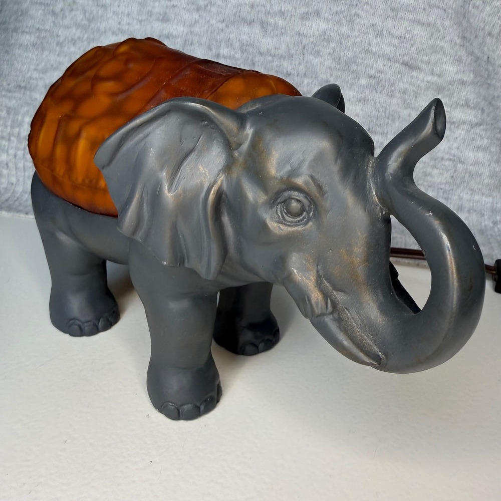 VTG Elephant Accent Lamp Grey Amber Slag Glass Trunk Up Cheyenne Night Light - Picture 9 of 12